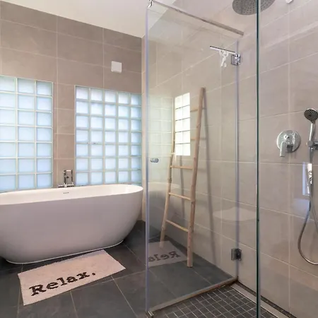 Isabel Stunning Bbq Area Pool